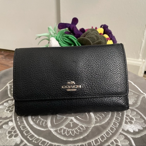 Coach Wristlet Wallet / Smartphone Crossbody - Picture 2 of 14